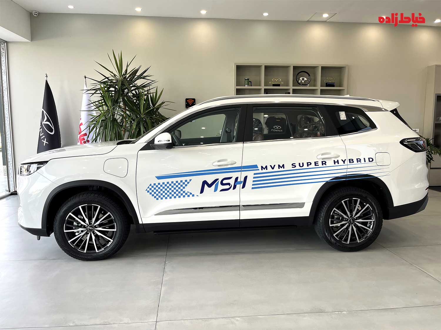 تیگو 8 پرو e+ از کنار