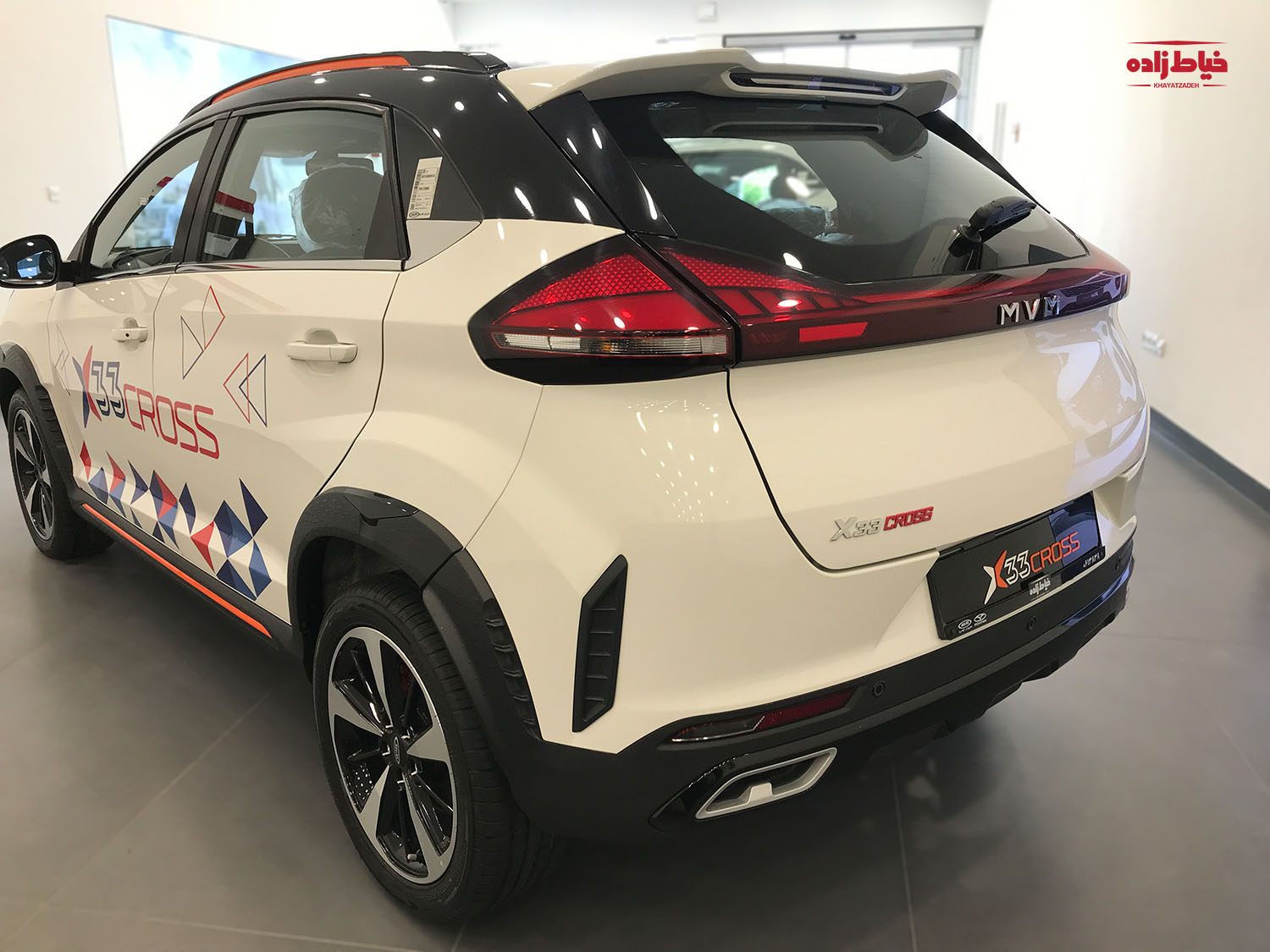 ایکس 33 کراس از نمای پشتی