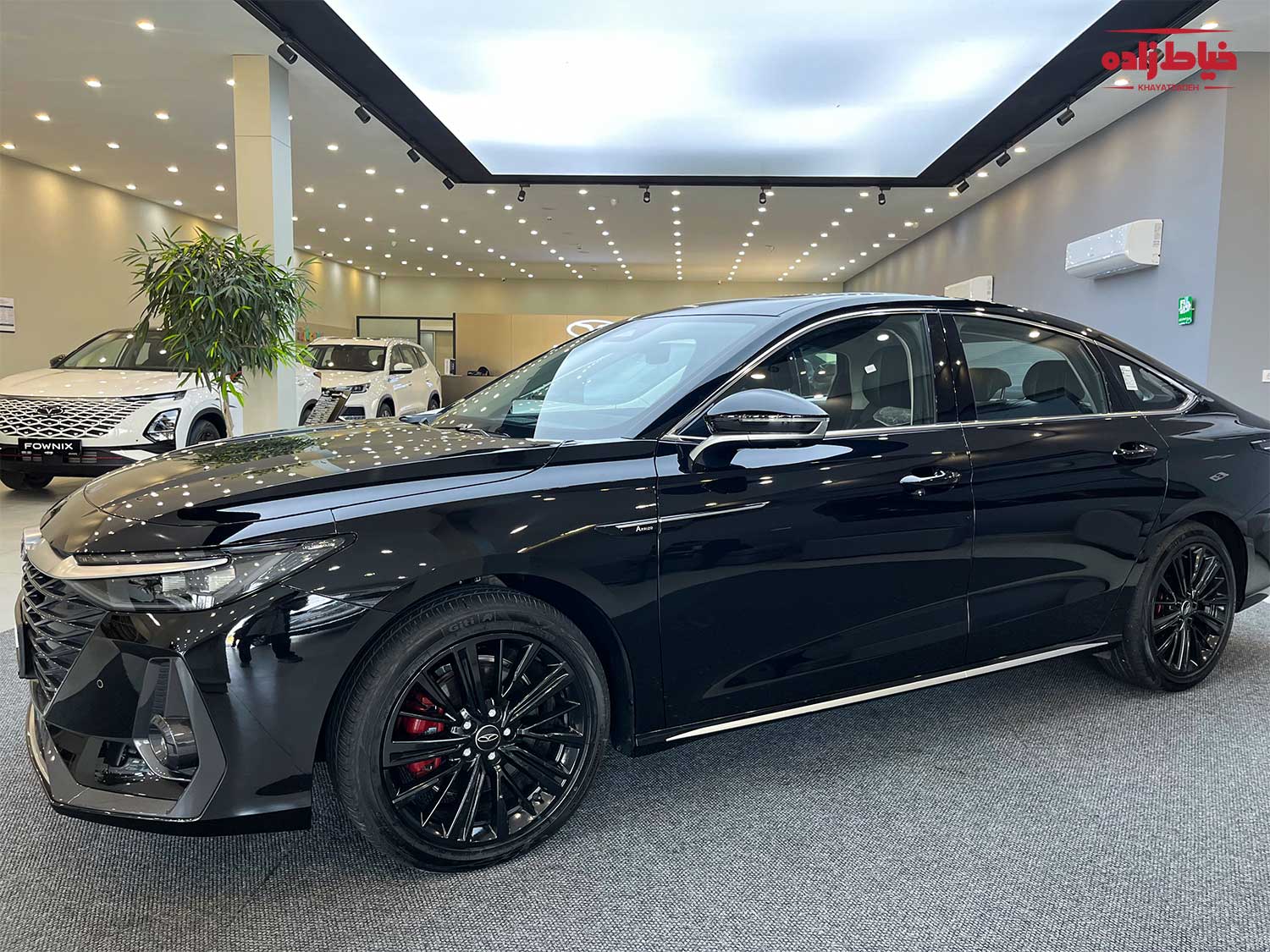 نمای عقب و چراغ های عقب آریزو 5