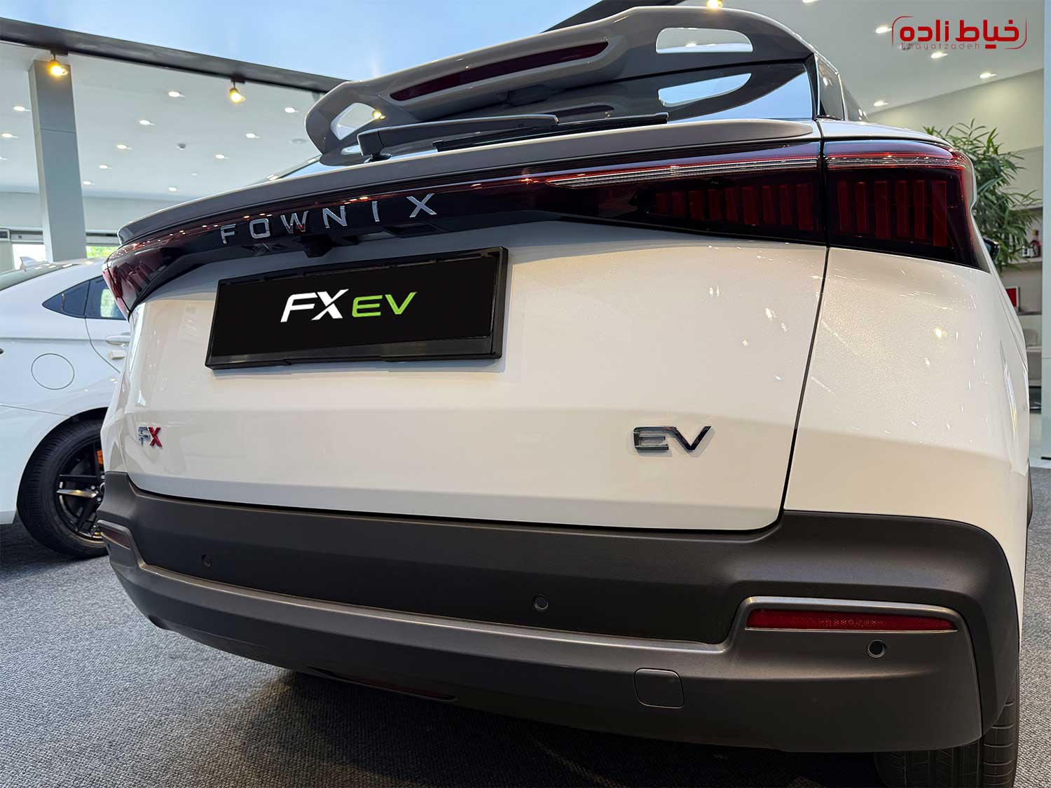 عکس اف ایکس برقی از نمای پایین عقب