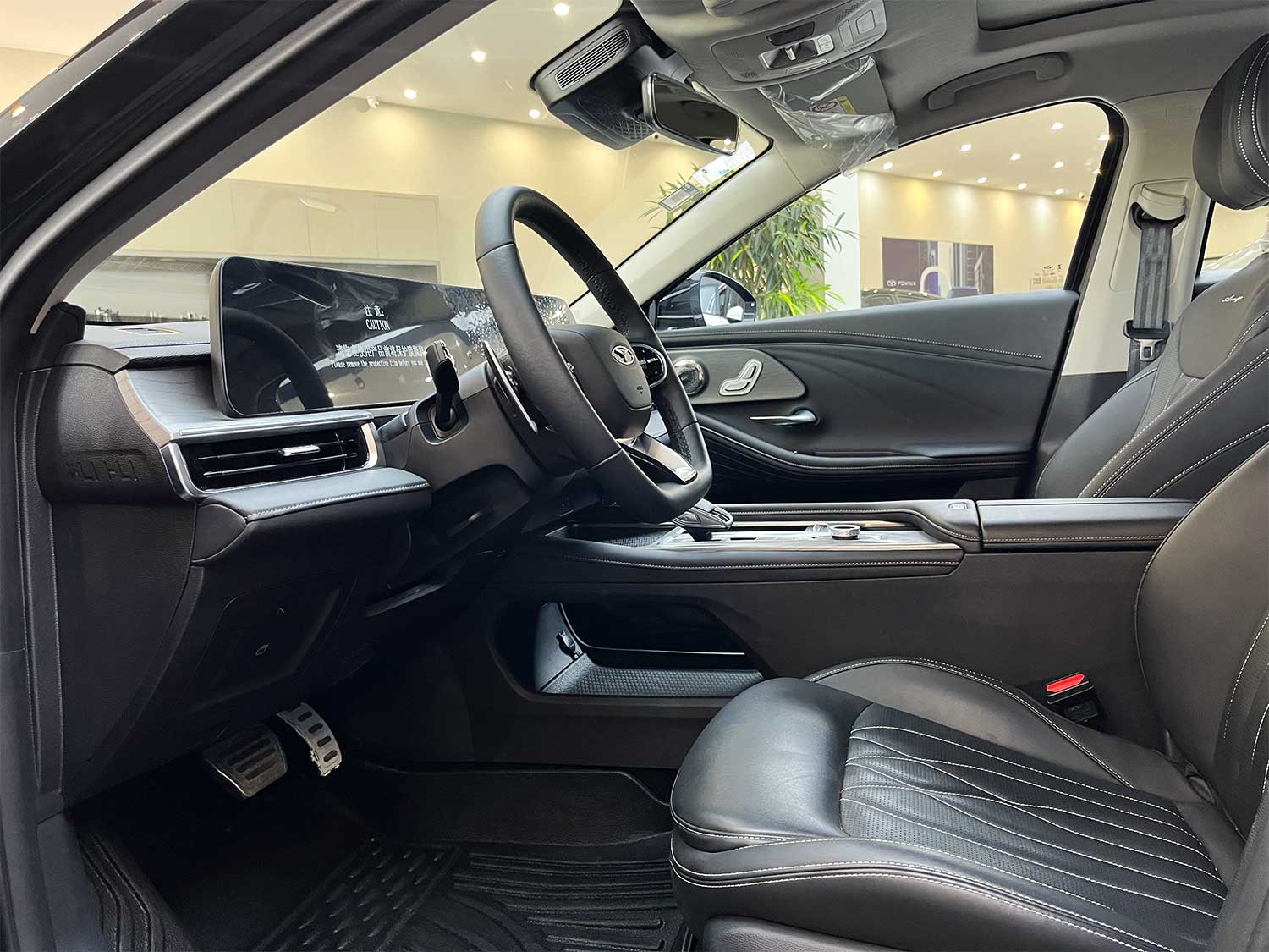 داخل کابین آریزو 8